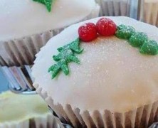 Eggless Christmas Cupcakes